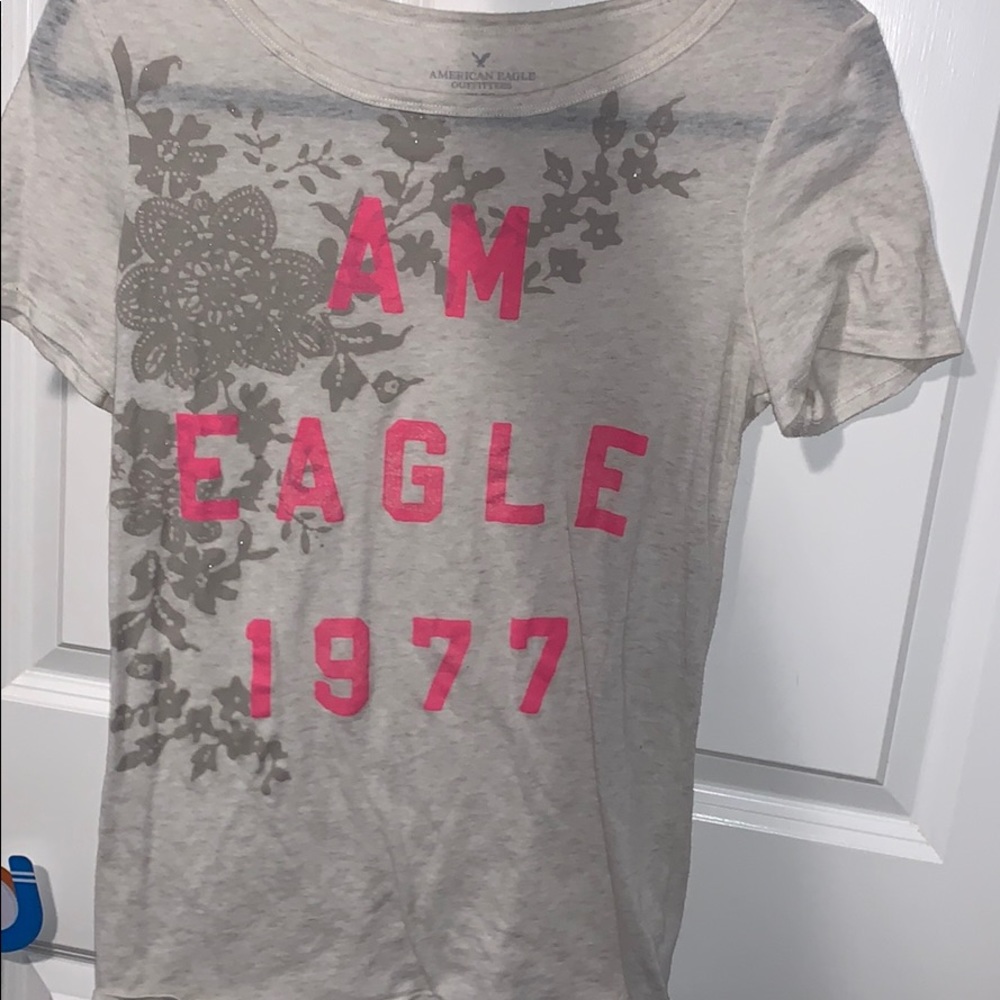 American Eagle t shirt